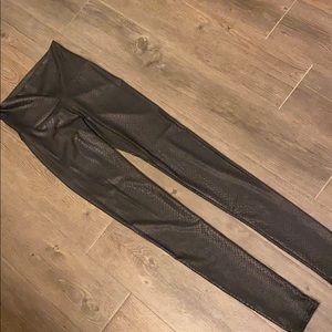 Snake skin legging